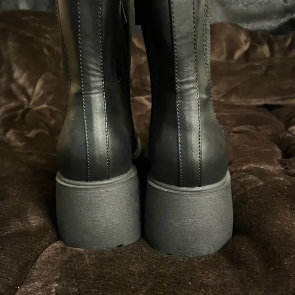 Torrid Lug Sole Chelsea Booties brand new - Picture 2 of 6